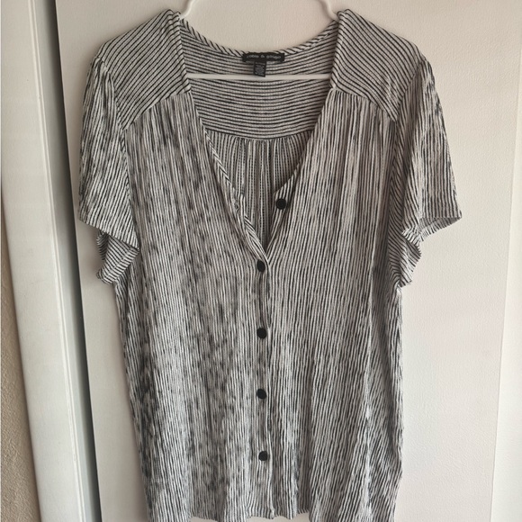 Cable & Gauge Black and White Striped Button-Down Shirt - Picture 1 of 3